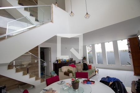 Sala de casa de condomínio à venda com 4 quartos, 350m² em Vargem Pequena, Rio de Janeiro