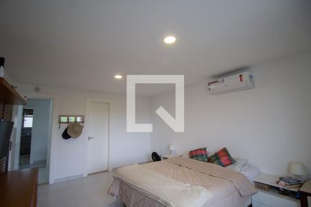 Suíte de casa de condomínio à venda com 4 quartos, 350m² em Vargem Pequena, Rio de Janeiro