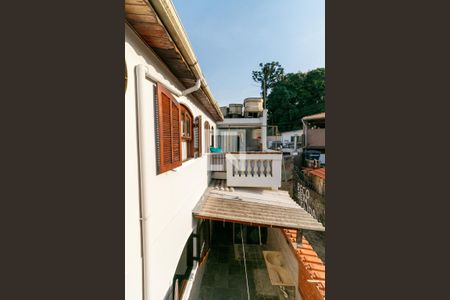 Casa à venda com 227m², 6 quartos e 2 vagas Casa à venda com 227m², 6 quartos e 2 vagasVista