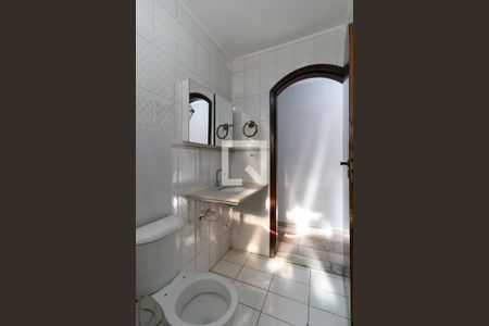 Casa à venda com 227m², 6 quartos e 2 vagas Casa à venda com 227m², 6 quartos e 2 vagasBanheiro 1