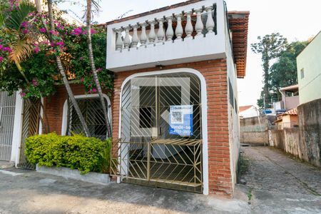 Casa à venda com 227m², 6 quartos e 2 vagas Casa à venda com 227m², 6 quartos e 2 vagasFachada