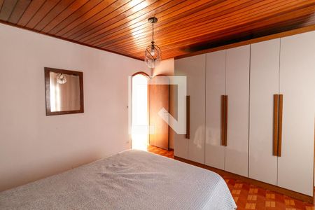 Casa à venda com 227m², 6 quartos e 2 vagas Casa à venda com 227m², 6 quartos e 2 vagasQuarto 4