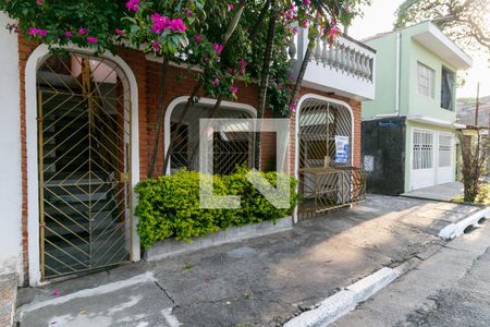 Casa à venda com 227m², 6 quartos e 2 vagas Casa à venda com 227m², 6 quartos e 2 vagasFachada