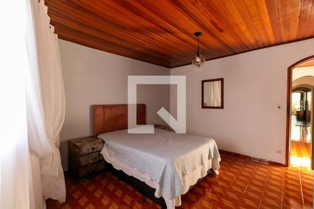 Casa à venda com 227m², 6 quartos e 2 vagas Casa à venda com 227m², 6 quartos e 2 vagasQuarto 4