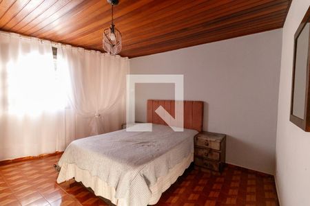 Casa à venda com 227m², 6 quartos e 2 vagas Casa à venda com 227m², 6 quartos e 2 vagasQuarto 4