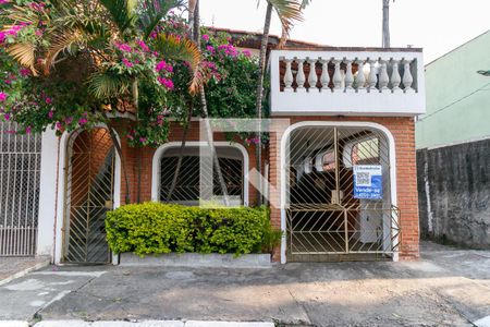 Casa à venda com 227m², 6 quartos e 2 vagas Casa à venda com 227m², 6 quartos e 2 vagasFachada