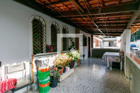 Casa à venda com 227m², 6 quartos e 2 vagas Casa à venda com 227m², 6 quartos e 2 vagasQuintal