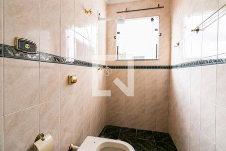 Casa para alugar com 150m², 2 quartos e 5 vagas Casa para alugar com 150m², 2 quartos e 5 vagasBanheiro da Suíte 2