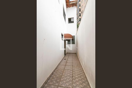 Casa para alugar com 150m², 2 quartos e 5 vagas Casa para alugar com 150m², 2 quartos e 5 vagasCozinha - Quintal