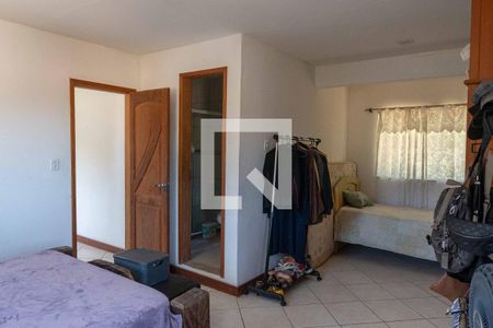 Casa à venda com 331m², 4 quartos e 2 vagasSuíte 1