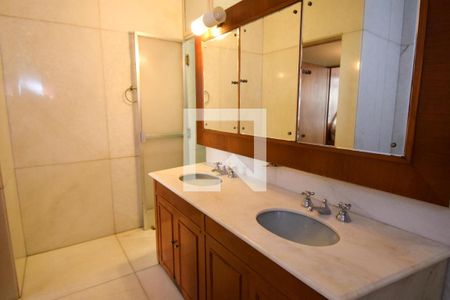 Apartamento à venda com 465m², 4 quartos e 2 vagasBanheiro da Suíte