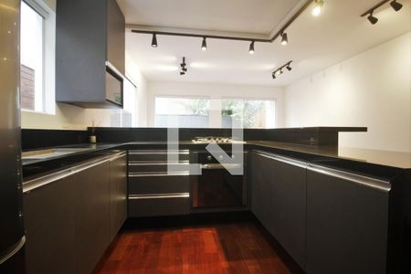 Casa de condomínio à venda com 300m², 3 quartos e 2 vagasCozinha