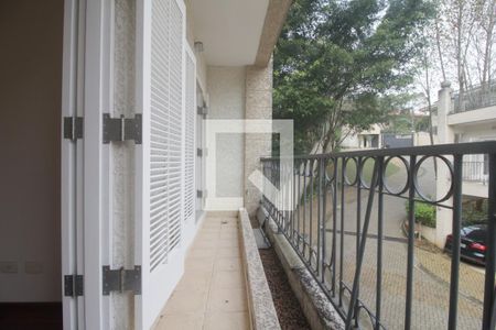 Casa de condomínio à venda com 300m², 3 quartos e 2 vagasVaranda