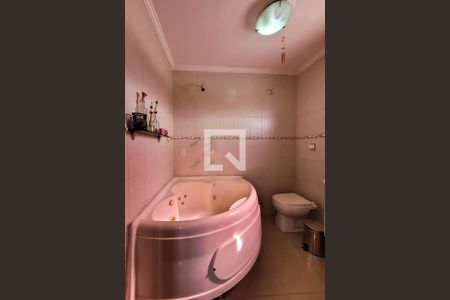 Casa à venda com 320m², 6 quartos e 5 vagasBanheiro suite 5