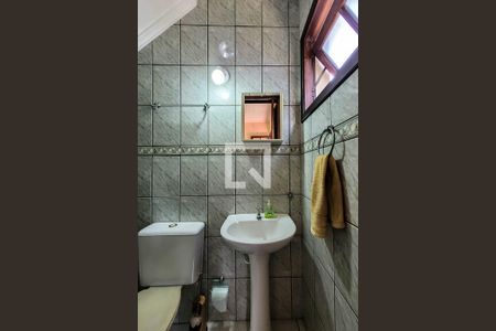 Casa à venda com 320m², 6 quartos e 5 vagasBanheiro de Serviço