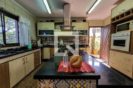 Casa à venda com 320m², 6 quartos e 5 vagasCozinha