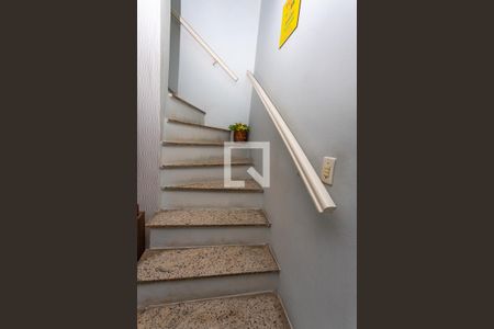 Escada de casa para alugar com 3 quartos, 73m² em Vila Patrimonial, São Paulo