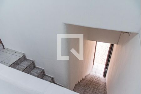 Escada da sala de casa para alugar com 3 quartos, 100m² em Vila Moinho Velho, São Paulo