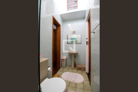 Casa à venda com 130m², 3 quartos e 6 vagasBanheiro Entre quartos