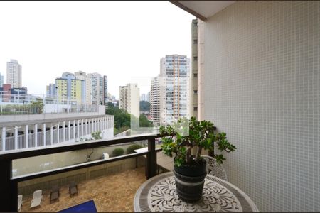 Varanda Sala de apartamento à venda com 3 quartos, 130m² em Bosque da Saúde, São Paulo