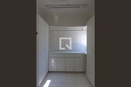 Casa de condomínio para alugar com 230m², 3 quartos e 4 vagasÁrea de Serviço