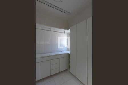 Casa de condomínio para alugar com 230m², 3 quartos e 4 vagasÁrea de Serviço