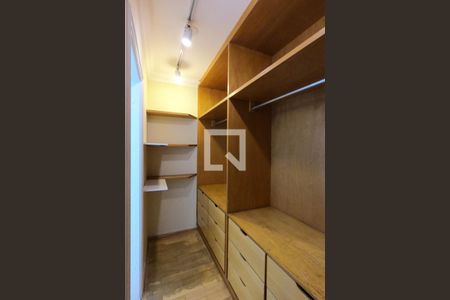 Casa de condomínio para alugar com 230m², 3 quartos e 4 vagassuíte 3