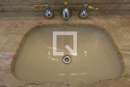 Casa de condomínio para alugar com 230m², 3 quartos e 4 vagassuíte 1