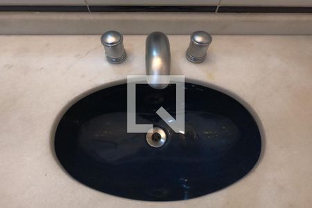 Casa de condomínio para alugar com 230m², 3 quartos e 4 vagassuíte 2