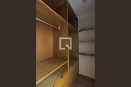 Casa de condomínio para alugar com 230m², 3 quartos e 4 vagassuíte 2