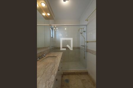 Casa de condomínio para alugar com 230m², 3 quartos e 4 vagassuíte 1