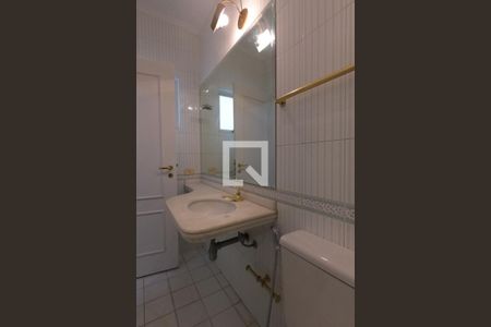 Casa de condomínio para alugar com 230m², 3 quartos e 4 vagasBanheiro