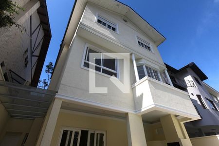 Casa de condomínio para alugar com 230m², 3 quartos e 4 vagasFachada