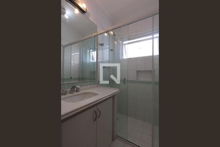 Casa de condomínio para alugar com 230m², 3 quartos e 4 vagassuíte 3