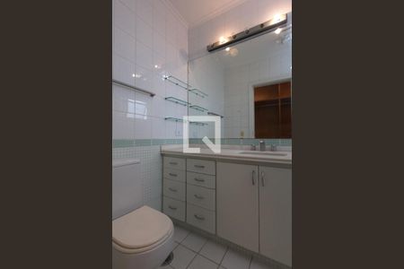 Casa de condomínio para alugar com 230m², 3 quartos e 4 vagassuíte 3