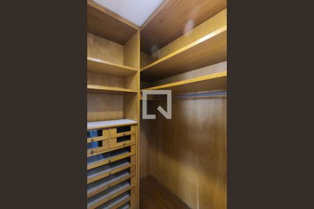 Casa de condomínio para alugar com 230m², 3 quartos e 4 vagassuíte 1