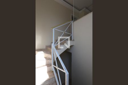 Casa de condomínio para alugar com 230m², 3 quartos e 4 vagasEscada