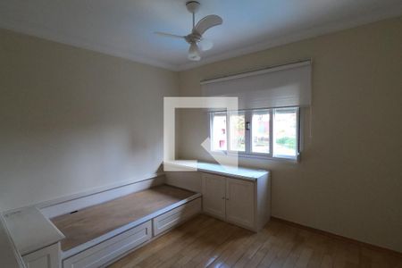 Casa de condomínio para alugar com 230m², 3 quartos e 4 vagassuíte 3