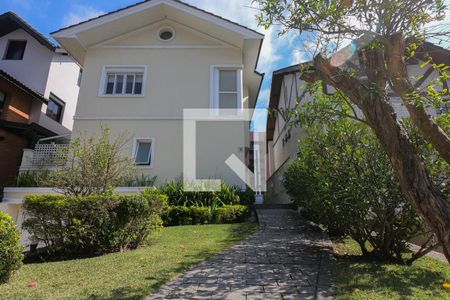 Casa de condomínio para alugar com 230m², 3 quartos e 4 vagasFachada