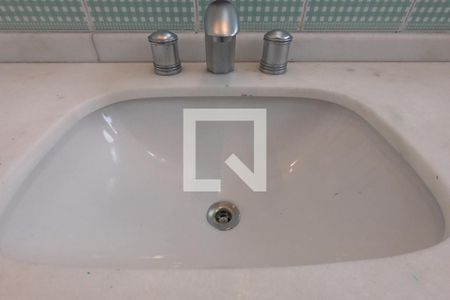 Casa de condomínio para alugar com 230m², 3 quartos e 4 vagassuíte 3