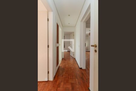 Corredor de apartamento para alugar com 3 quartos, 120m² em Sumarezinho, São Paulo