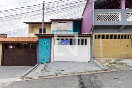 Casa à venda com 78m², 2 quartos e 2 vagasFachada