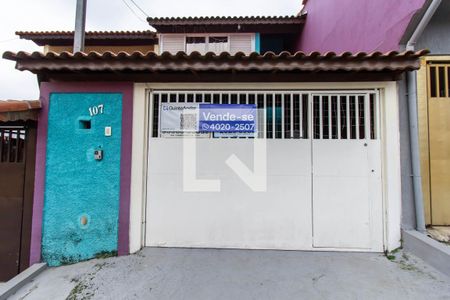 Casa à venda com 78m², 2 quartos e 2 vagasFachada