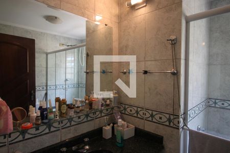 Casa à venda com 240m², 3 quartos e 2 vagasBanheiro