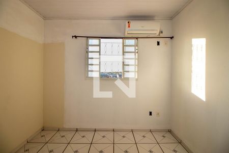 Casa à venda com 100m², 4 quartos e 3 vagas Casa à venda com 100m², 4 quartos e 3 vagasQuarto 2 - Casa 3