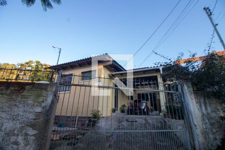 Casa à venda com 100m², 4 quartos e 3 vagas Casa à venda com 100m², 4 quartos e 3 vagasFachada