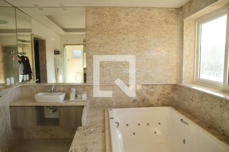 Casa de condomínio para alugar com 360m², 3 quartos e 5 vagasBanheiro da Suíte 3