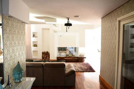 Sala de casa de condomínio para alugar com 3 quartos, 360m² em Lajeado, Cotia