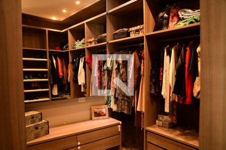 Casa de condomínio para alugar com 360m², 3 quartos e 5 vagasCloset