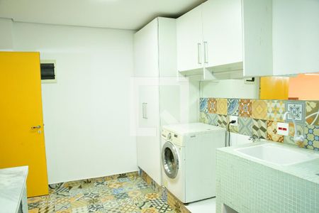 Casa de condomínio para alugar com 360m², 3 quartos e 5 vagasLavanderia